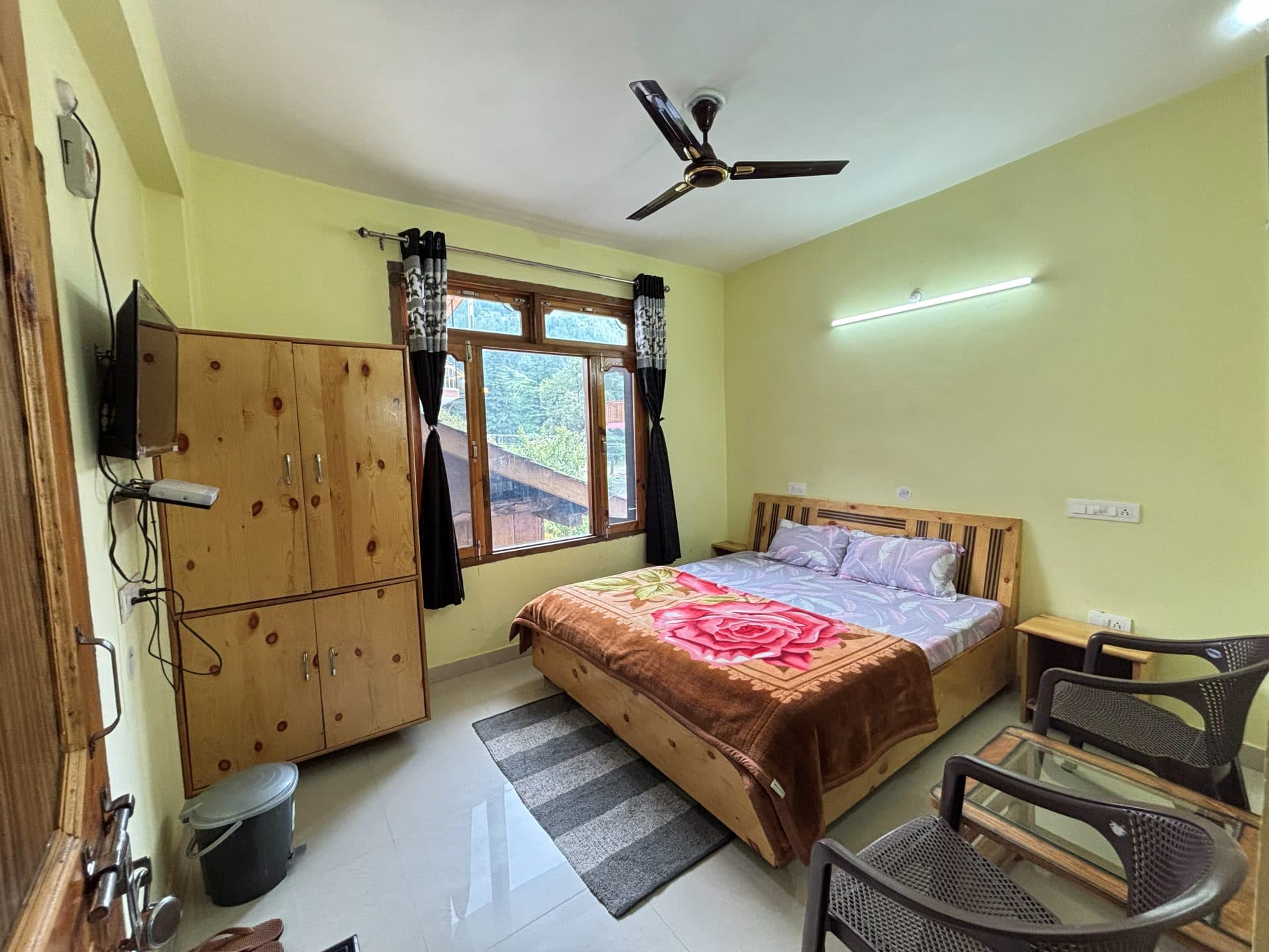 Hill View Room 1 photo 1