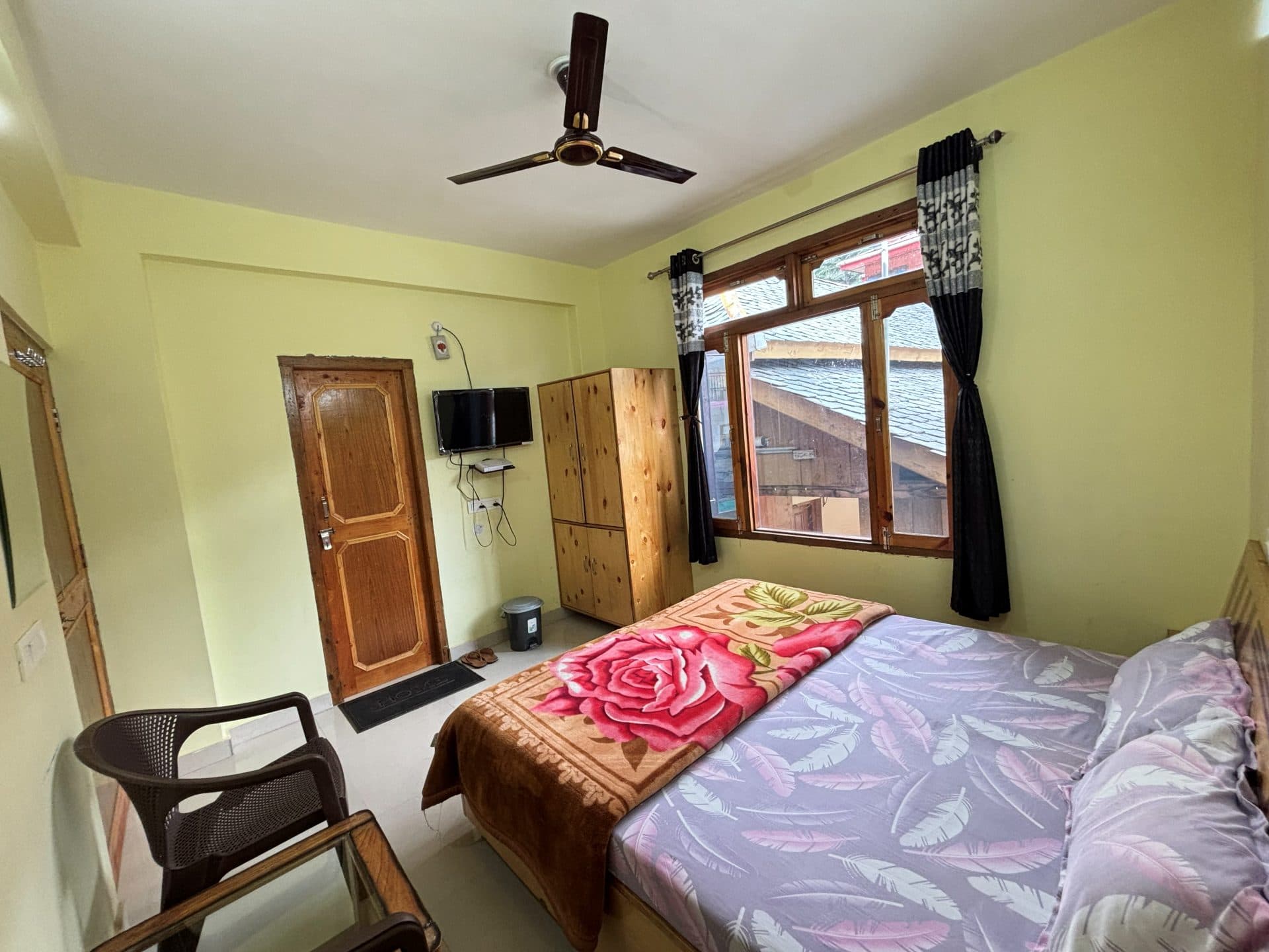 Hill View Room 1