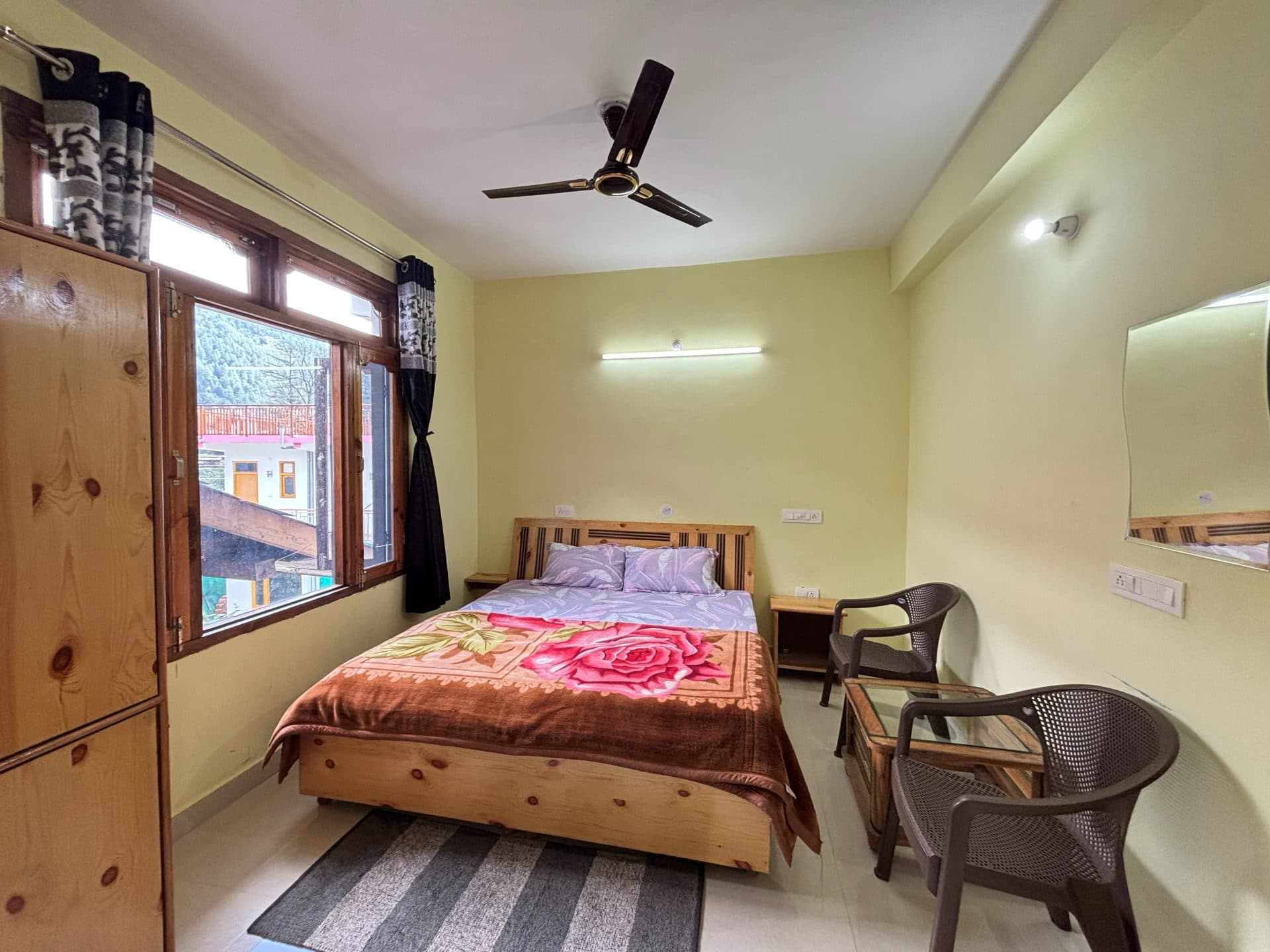 Hill View Room 1